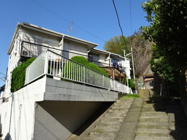 横浜市神奈川区白幡西町のアパートの建物外観