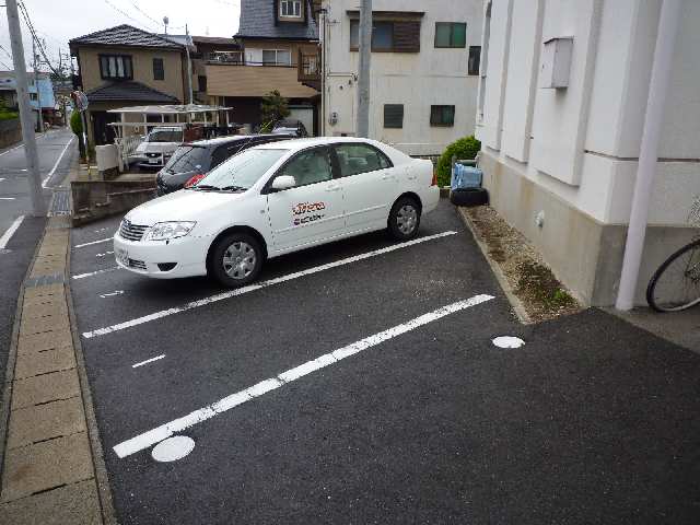 【桜ヶ丘ハイツＢの駐車場】