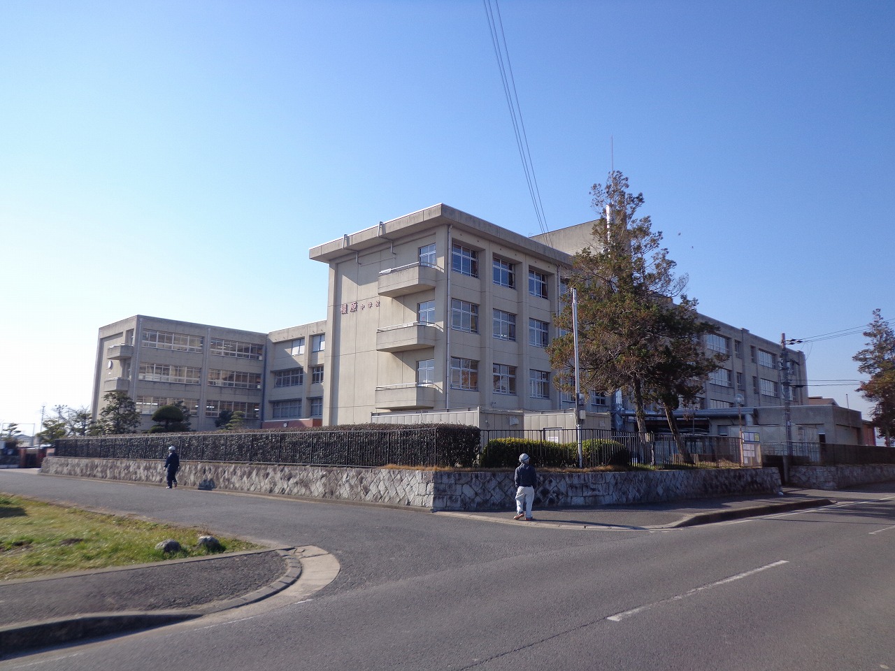 中学校　橿原中学校（中学校）まで1600m