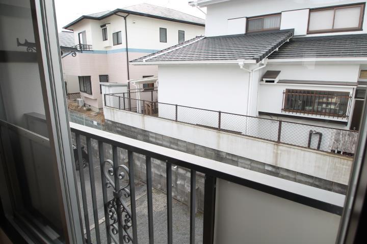 バルコニー　雨戸付です！