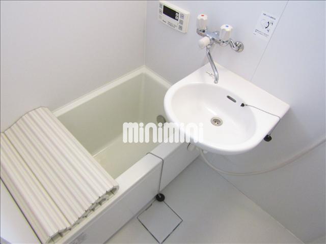 バス・シャワールーム　追炊き付きのバスルームです