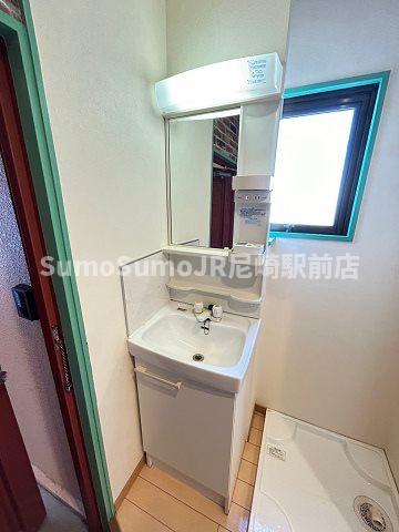 洗面設備　使いやすい独立洗面台です