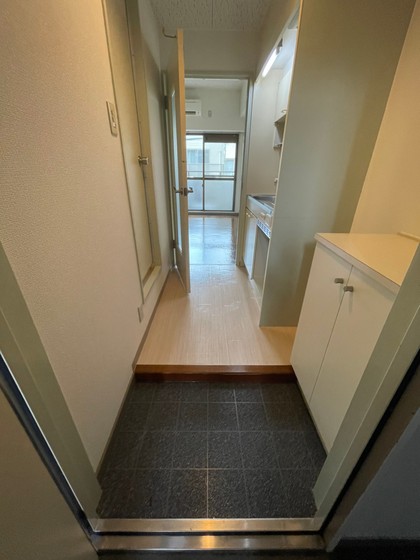 玄関　※別部屋の写真です。