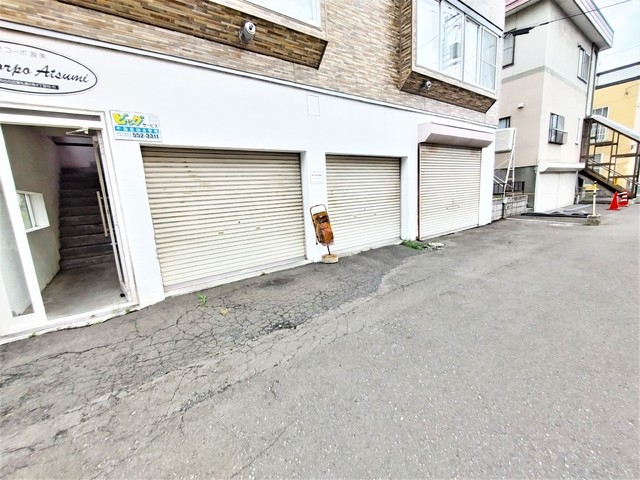 駐車場　駐車場は車庫タイプです♪