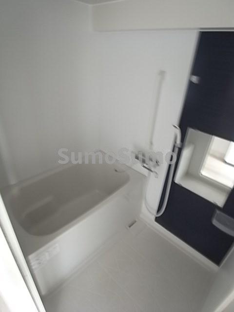 バス・シャワールーム　コンパクトで使いやすいお風呂です