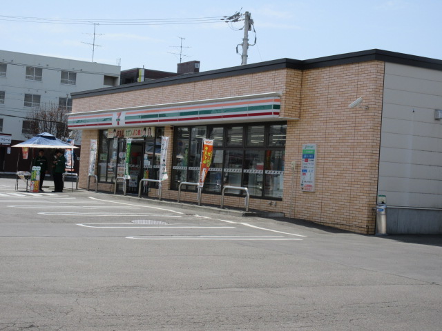 コンビニ　セブンイレブン帯広明星通店（コンビニ）まで486m