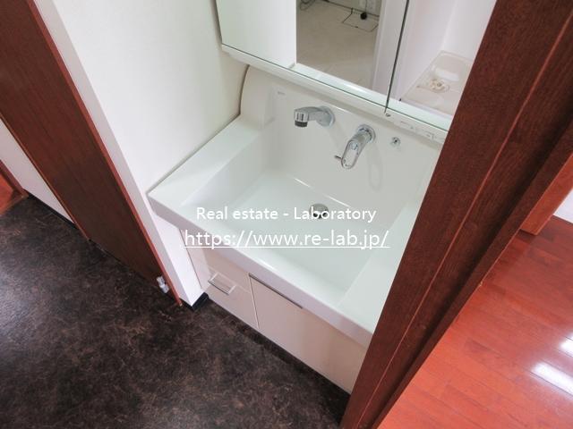 洗面設備　※参考として他のお部屋の写真