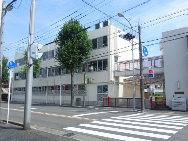 幼稚園・保育園　小桜幼稚園（幼稚園・保育園）まで320m
