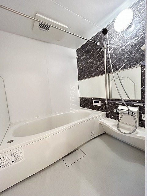 バス・シャワールーム　浴室乾燥機付きのお風呂