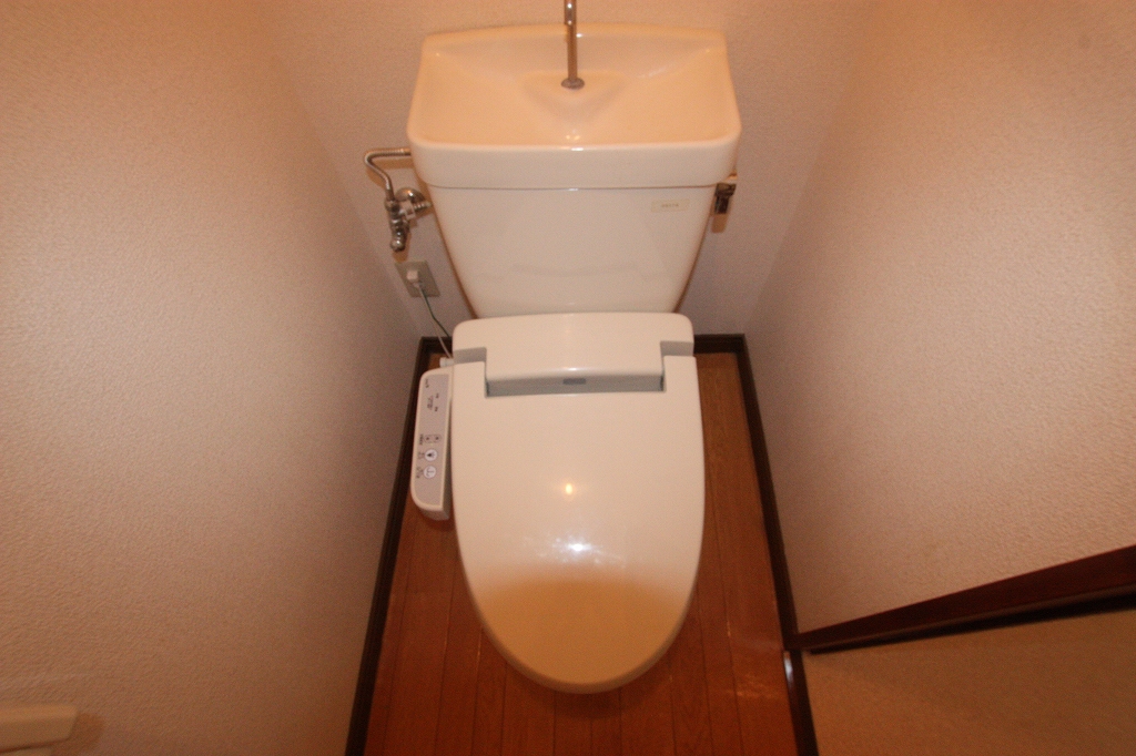 トイレ　温水洗浄便座