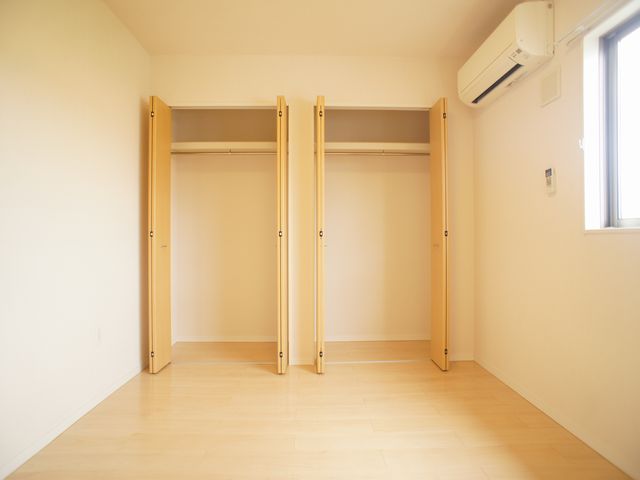 その他部屋・スペース　快適に過ごせるエアコンと充実収納付き北側洋間です♪