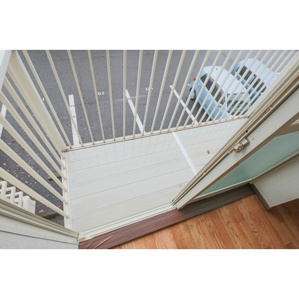 バルコニー　同じ建物の別のお部屋