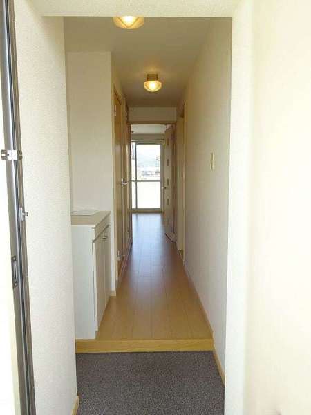 玄関　同じ建物の別のお部屋