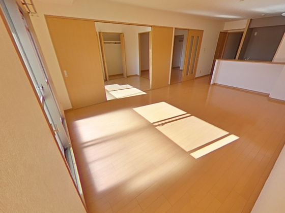 居室・リビング　別号室の写真となります。