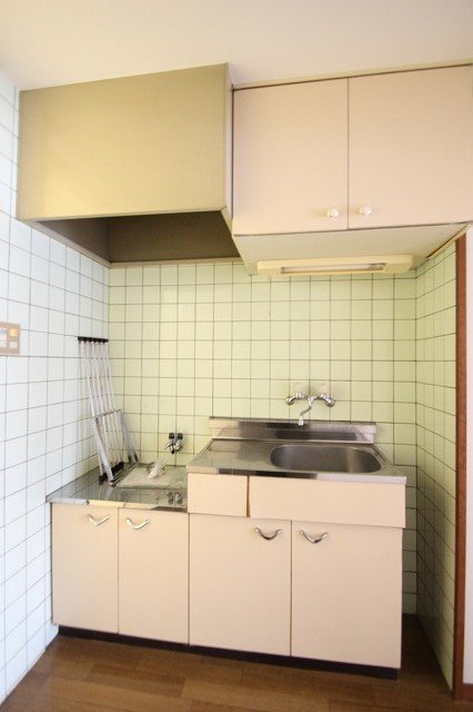 キッチン　同物件、別号室のものです。