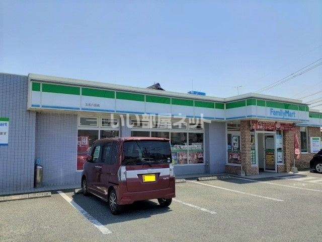 コンビニ　ファミリーマート 玉名六田店（コンビニ）まで358m