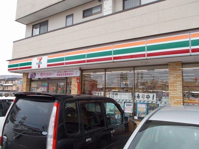 コンビニ　セブンイレブン新井学校町店（コンビニ）まで300m