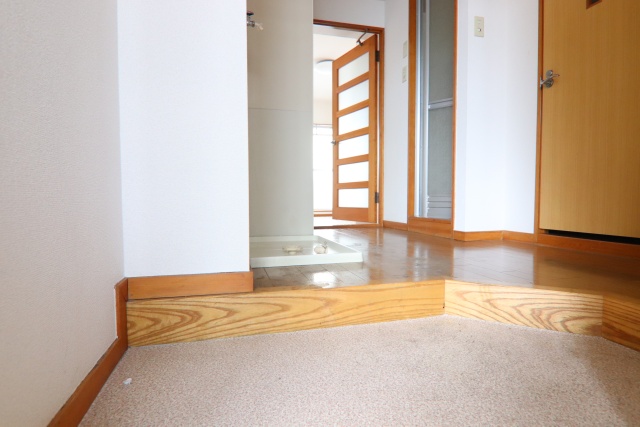 玄関　※別号室の参考写真です※