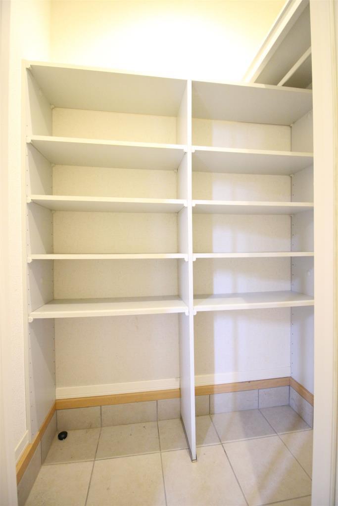 玄関　シューズボックス広々、多めの靴も溢れません