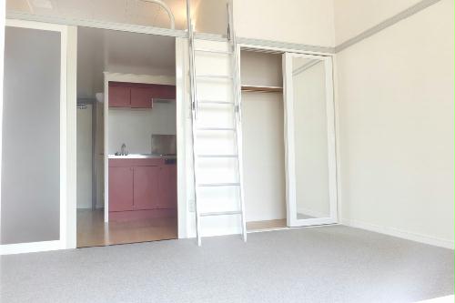 居室・リビング　ロフト付きのお部屋です。