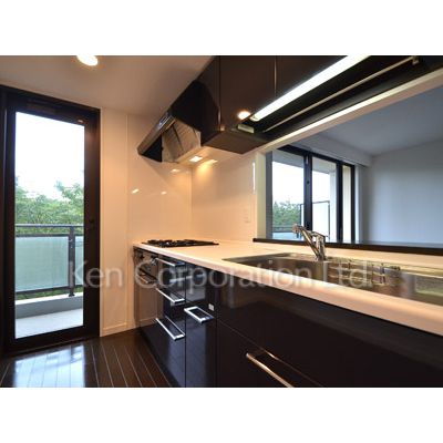 キッチン　同タイプ2階のお部屋を撮影。仕様が異なることがあります。