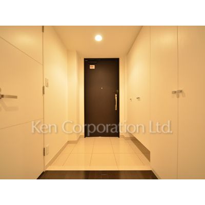 玄関　同タイプ2階のお部屋を撮影。仕様が異なることがあります。