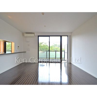 居室・リビング　同タイプ2階のお部屋を撮影。仕様が異なることがあります。