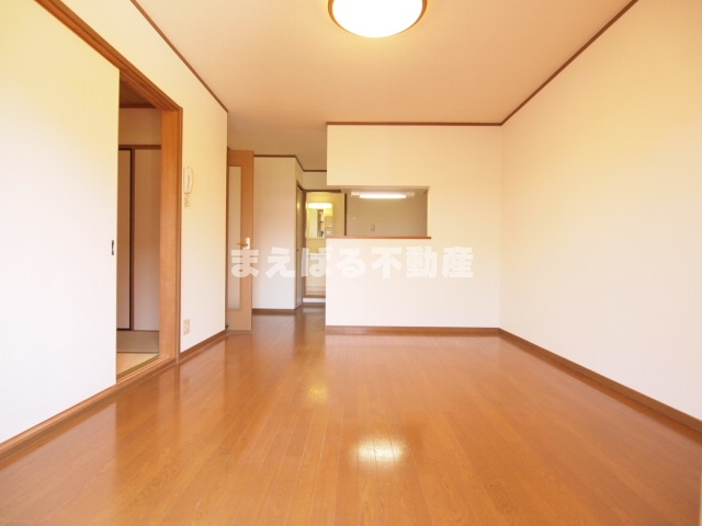 居室・リビング　12帖のリビング。※写真反転タイプ