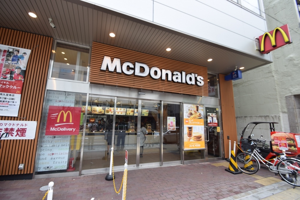飲食店　マクドナルド堺筋南久宝寺店（飲食店）まで437m