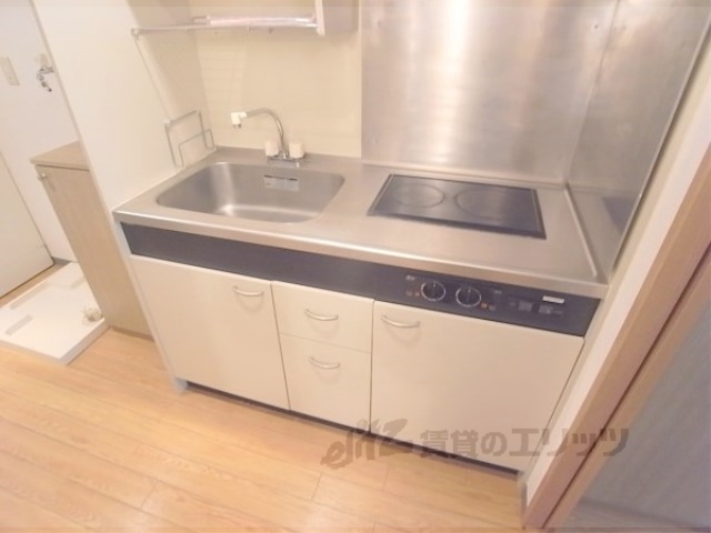 キッチン　２口ＩＨコンロ付です