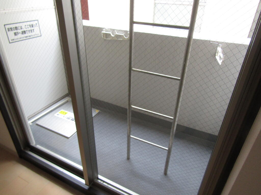 バルコニー　近隣に公園ございます。