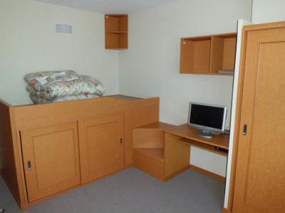 居室・リビング　布団が付くのは、短期契約の時のみです。