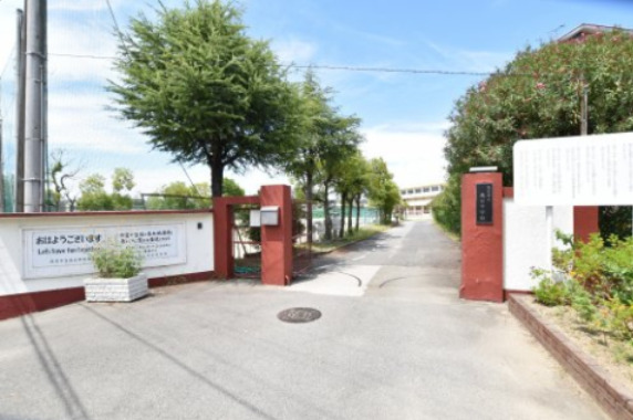 中学校　高石市立高石中学校（中学校）まで323m