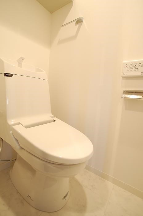 トイレ　※参考写真（同物件別部屋です）