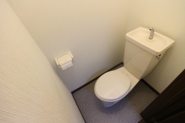 トイレ　※同建物別部屋の参考写真です。