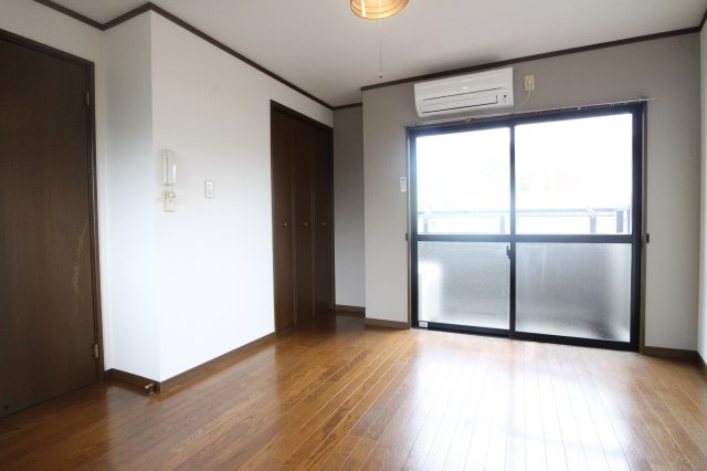 居室・リビング　※同建物別部屋の参考写真です。