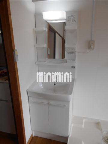 洗面設備　嬉しい洗面台付きです