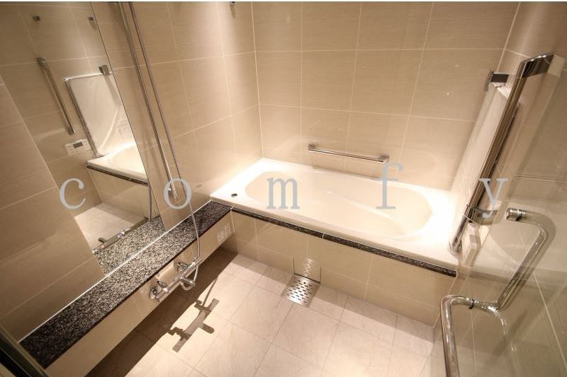 バス・シャワールーム　広々としたバスルーム