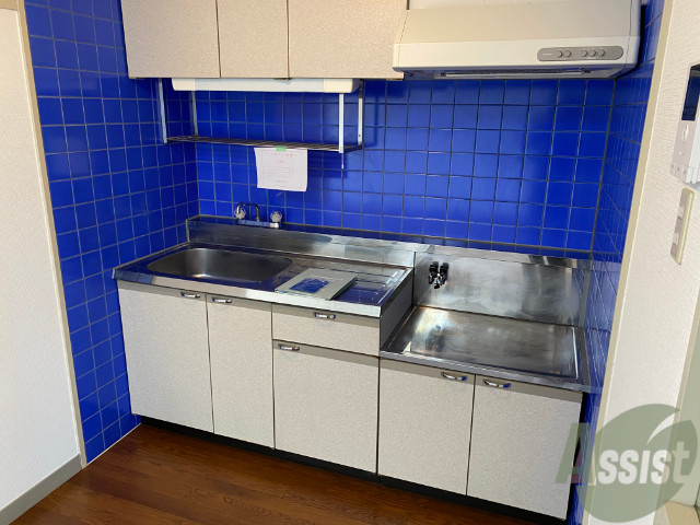 キッチン　キッチンは作業台もあり広めなので使いやすそうですね。