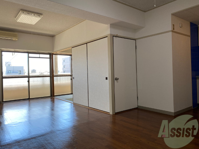 居室・リビング　広くてきれいなＬＤＫが広がっていて居心地が良さそうですね。