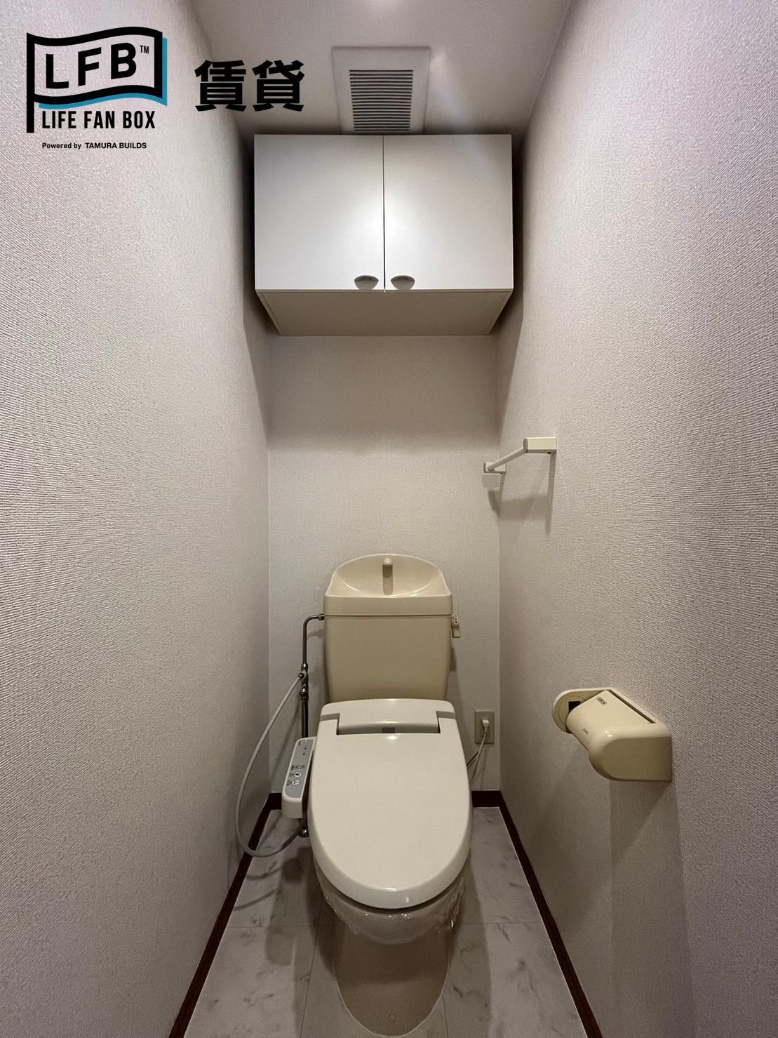 トイレ　※反転間取り601号室の室内写真です。壁紙や床の色、仕様が異