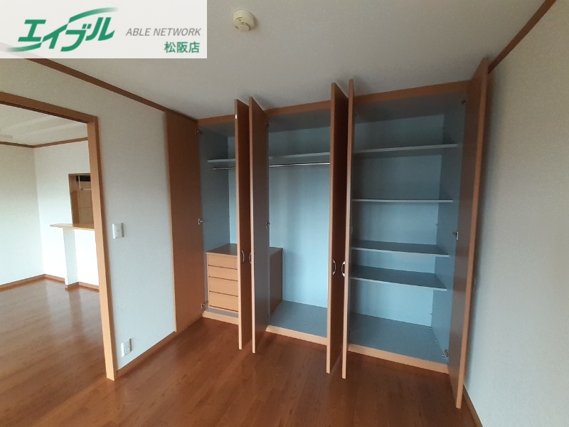 収納　同型参考写真