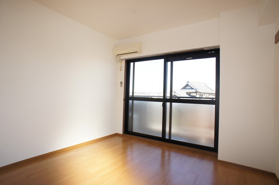 居室・リビング　明るい室内