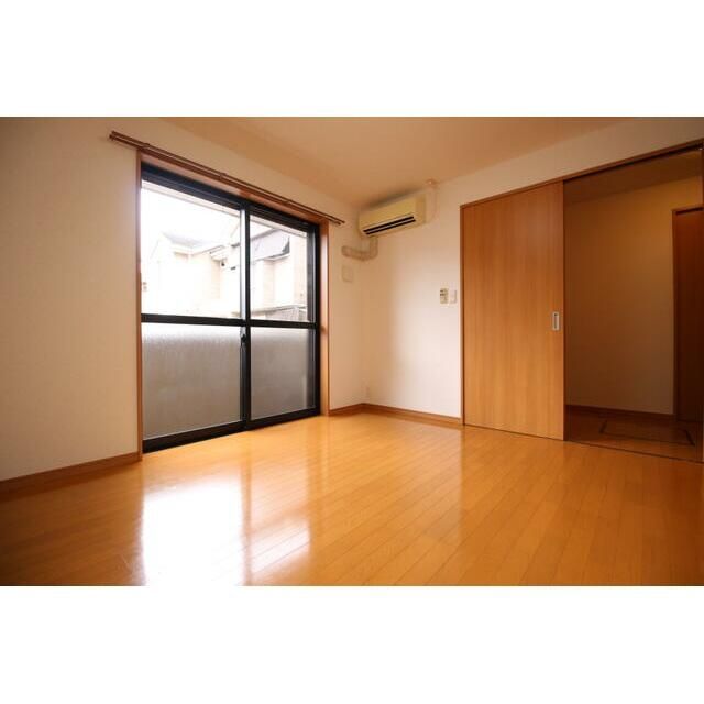 居室・リビング　お問い合わせはタウンハウジングへ