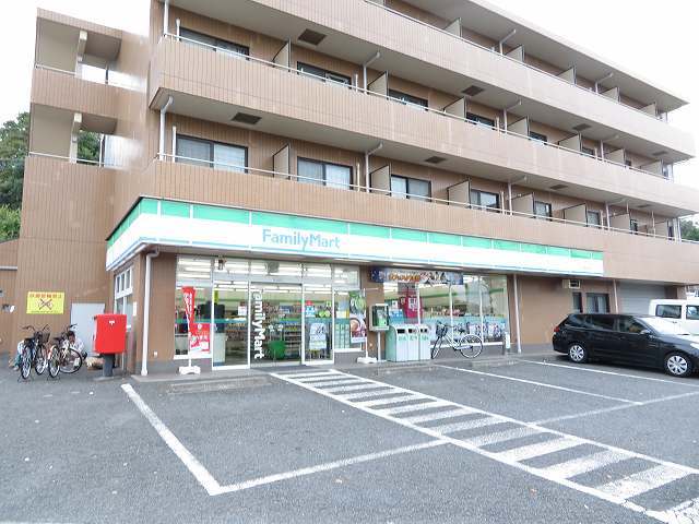 コンビニ　ファミリーマート（コンビニ）まで550m