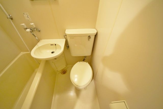 トイレ　★３点ユニットのお手洗いです★