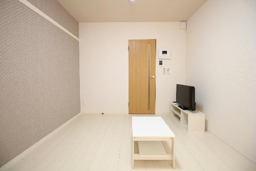 居室・リビング　テレビ・テレビ台・テーブルは標準装備です♪