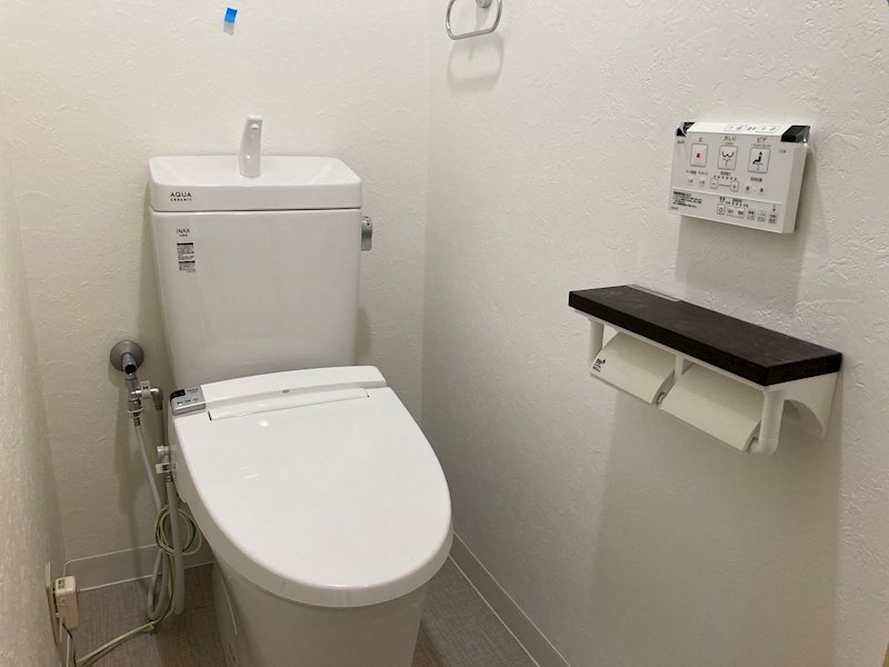 トイレ　ウォシュレット付き
