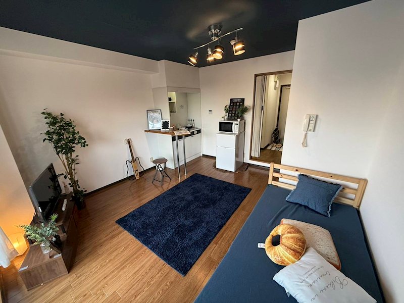 居室・リビング　同建物別号室の室内写真です。(305号室)