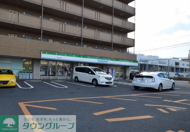 コンビニ　ファミリーマート戸田全農通り店（コンビニ）まで700m